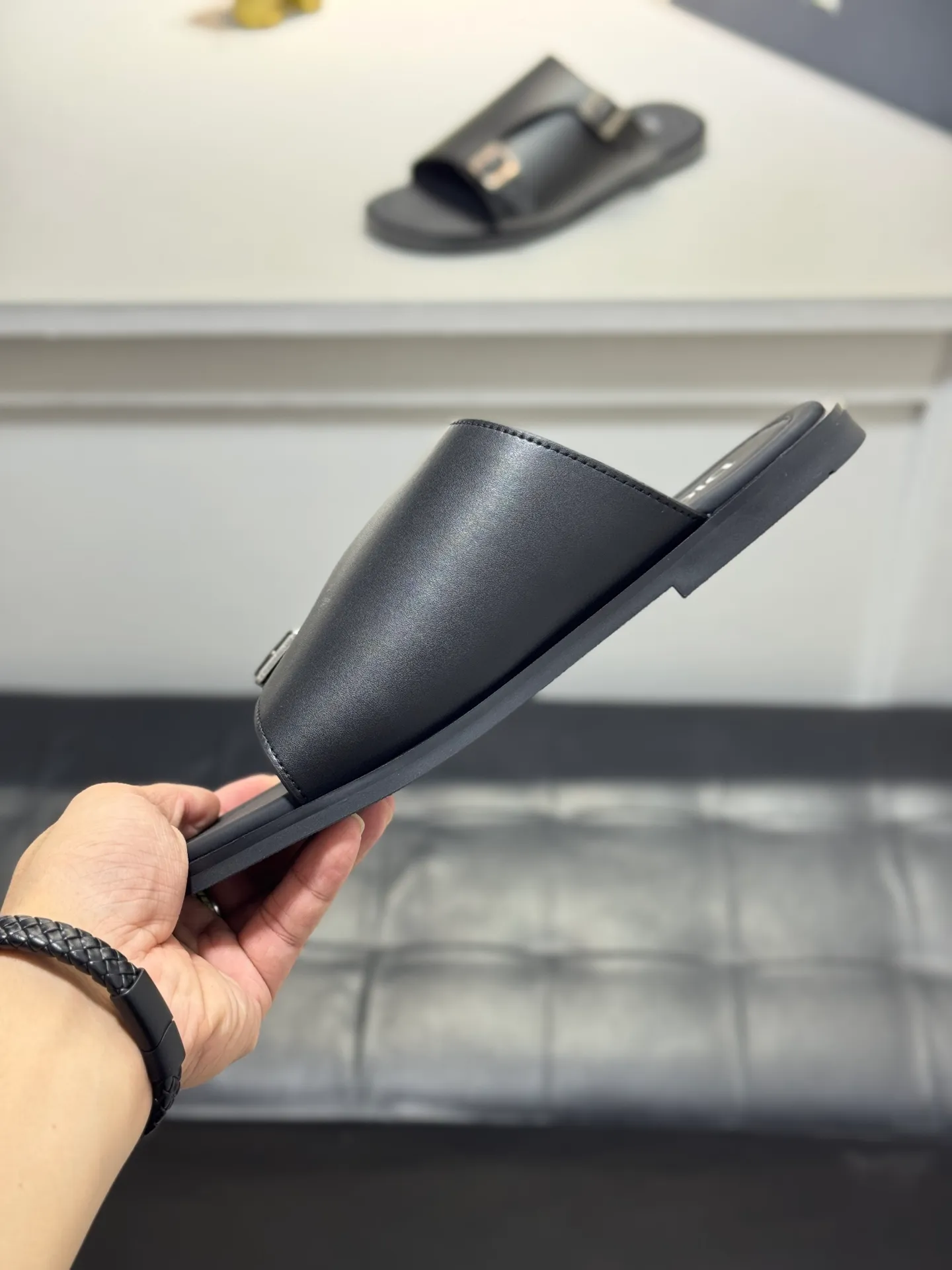Men's men's shoes 💰320 [New style] 🦇🦇𝐂𝐡𝐫𝐢𝐬𝐭𝐢𝐚𝐧 𝐃𝐢𝐨𝐫 Dior slippers - the latest hot sandals, classic sandals, original replicas, super durable and versatile, cowhide leather with hardware accessories, very comfortable on the feet Look slim and white. Original molded outsole size: 38-44 (.45. Customized